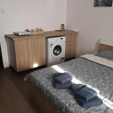 Gara Dinu Lägenhet Bukarest Exteriör bild