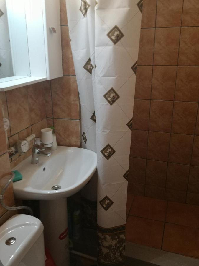 Gara Dinu Lägenhet Bukarest Exteriör bild