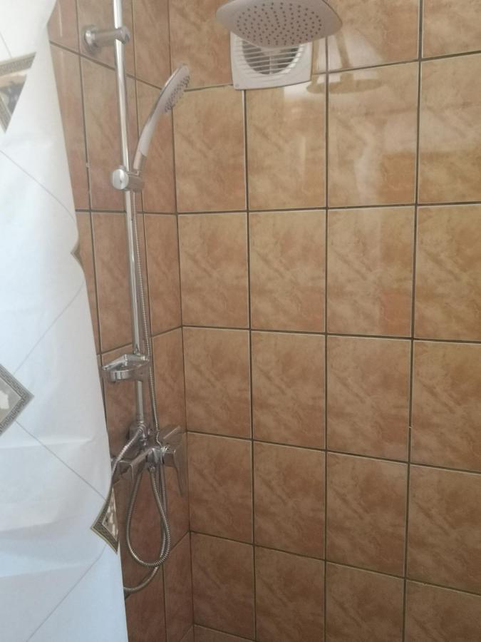 Gara Dinu Lägenhet Bukarest Exteriör bild